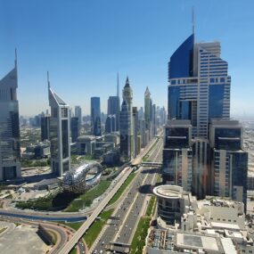 Uitzicht over Dubai vanaf Voco Hotel